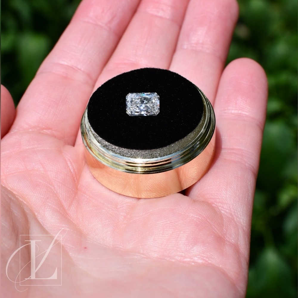 Loose 1.03 CT Lab Grown Radiant Diamond with IGI Report